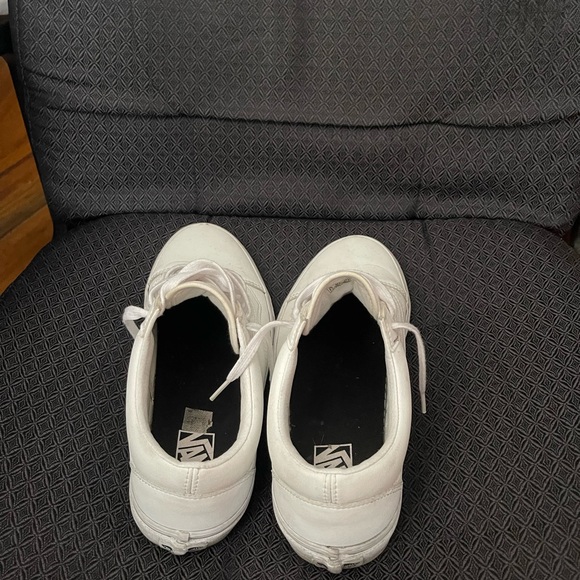 White vans - Picture 3 of 4